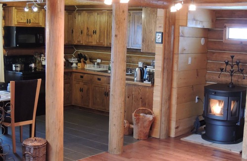 Glen Huron Cottage | Luxury Log Cottage & Sauna On Private Trout Lake