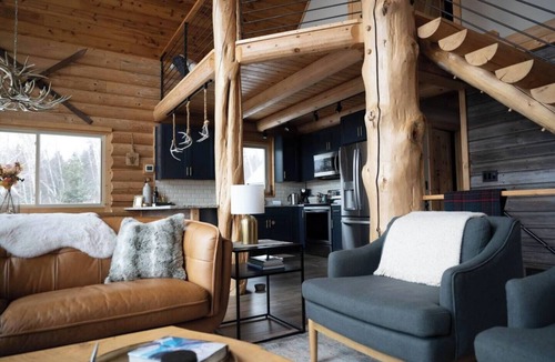 Tofte Cabin | Luxury Log Home on 5 acres Sawtooth Moutain Hideaway close to ski hill & hiking