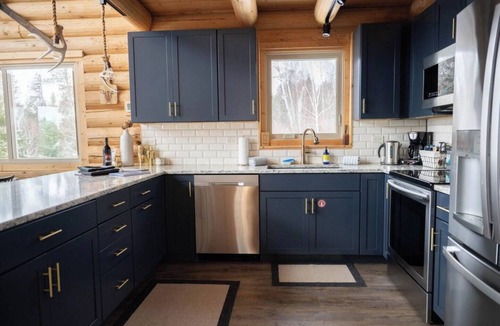 Tofte Cabin | Luxury Log Home on 5 acres Sawtooth Moutain Hideaway close to ski hill & hiking