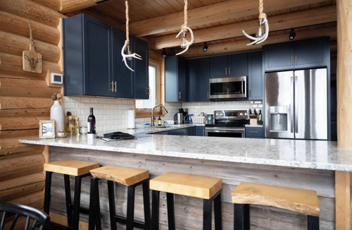 Tofte Cabin | Luxury Log Home on 5 acres Sawtooth Moutain Hideaway close to ski hill & hiking