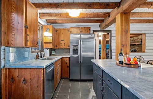 Skyland Cabin | Luxury LogCabin Near Biltmore & Downtown Asheville