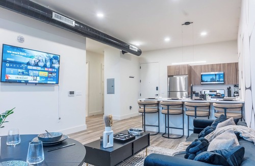 East Orange Apartment | Luxury Lookout: NYC view, 2BR+Free Parking, Sleeps 8, ✨10% OFF 7 days