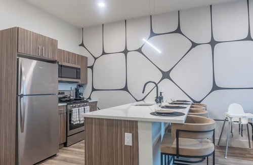 East Orange Apartment | Luxury Lookout: NYC view, 2BR+Free Parking, Sleeps 8, ✨10% OFF 7 days