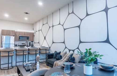 East Orange Apartment | Luxury Lookout: NYC view, 2BR+Free Parking, Sleeps 8, ✨10% OFF 7 days