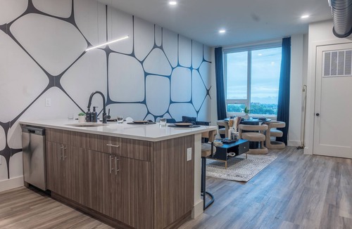 East Orange Apartment | Luxury Lookout: NYC view, 2BR+Free Parking, Sleeps 8, ✨10% OFF 7 days