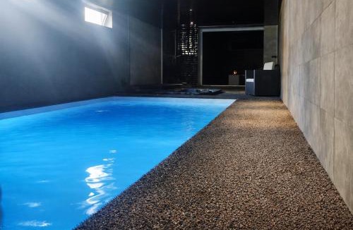 Chelles House | Luxury & Love - Indoor Swimming Pool & Cinema Room