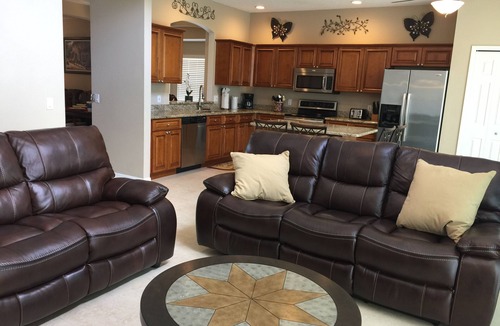 Lake Berkley Villa | Luxury magnificent Pool/Spa Lakefront View Free WiFi Game Room