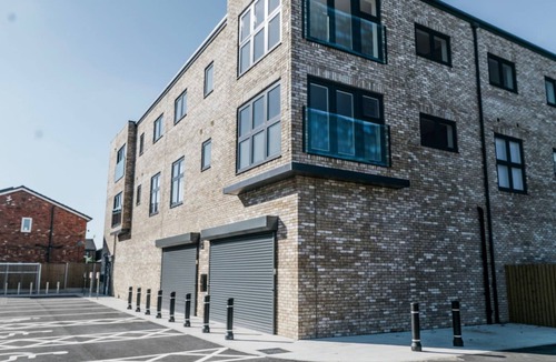 Cheadle Apartment | Luxury Manchester Apartment - Blue