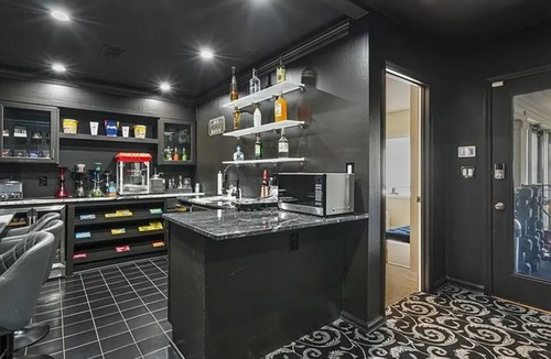 Whitewater Creek House | Luxury Mansion available with Pool, Gym and More - Perfect for entertaining