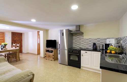 Villena House | Luxury Mansion "Casa Solariega Luxury Mansion in V" with Shared Pool, Garden, Terrace, A/C & Wi-Fi