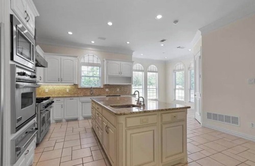 Argyle House | LUXURY MANSION heart Of Argyle Oversized one one story horses are welcome