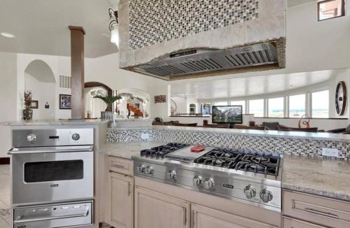 Parker Villa | Luxury Mansion Retreat Sleeps 20 Panoramic VIEWS