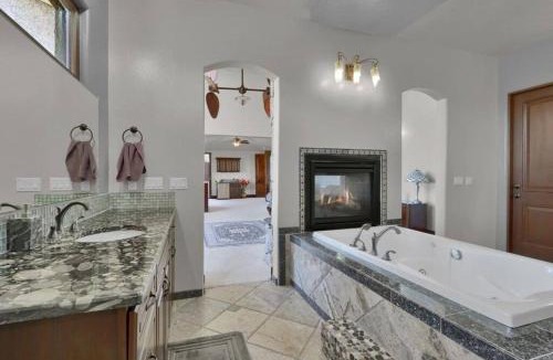 Parker Villa | Luxury Mansion Retreat Sleeps 20 Panoramic VIEWS