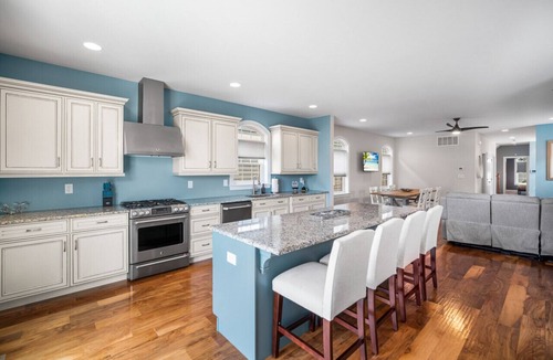 Margate City House | Luxury Margate Retreat | Walk 2 Beach & Dairy Bar