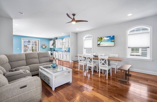 Margate City House | Luxury Margate Retreat | Walk 2 Beach & Dairy Bar