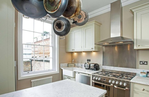 St. Johns Wood Apartment | Luxury Marylebone 2-Bed Duplex with Terrace
