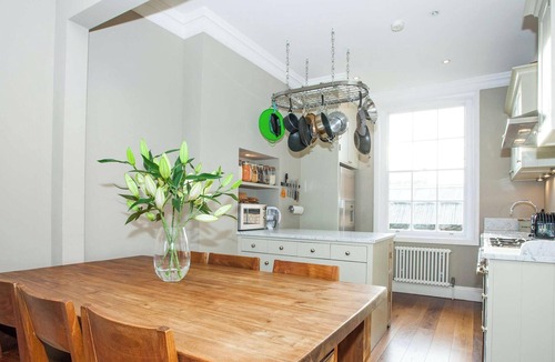 St. Johns Wood Apartment | Luxury Marylebone 2-Bed Duplex with Terrace