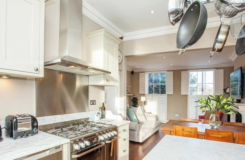 St. Johns Wood Apartment | Luxury Marylebone 2-Bed Duplex with Terrace