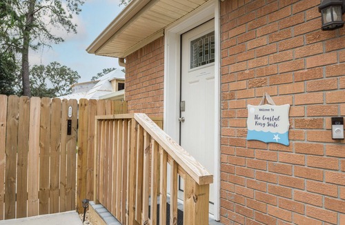 Pensacola Apartment | Luxury Master, Pvt Entry 3.2mi-Bch