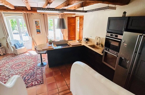 Fabrezan Villa | Luxury Mediterranean living.sun, sea and wine - 14 people, pool and hot tub!