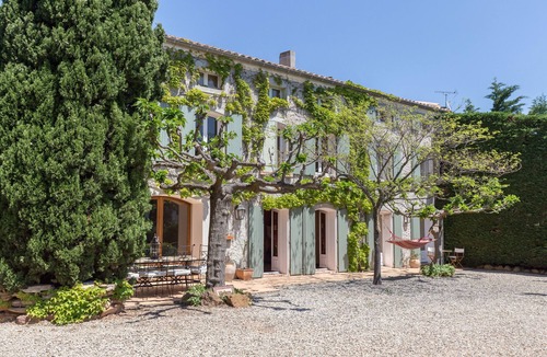 Fabrezan Villa | Luxury Mediterranean living.sun, sea and wine - 14 people, pool and hot tub!