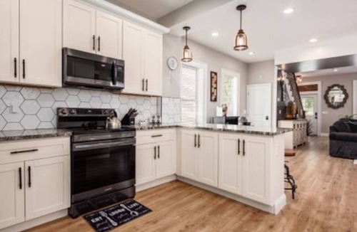 Near East Columbus House | Luxury Meets Comfort