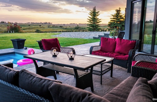 White City House | "Luxury Meets Nature: Trendy 2-Bedroom Studio in Scenic Oasis