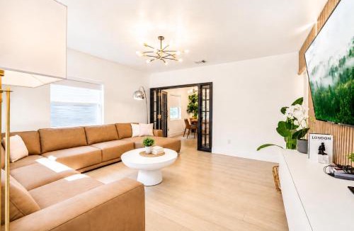 Allapattah House | Luxury Miami Pool House Private Backyard Oasis Near Wynwood and Miami International Airport