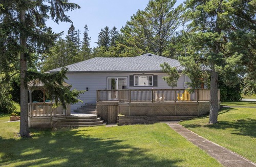 Bloomfield House | Luxury mid-century modern gem!