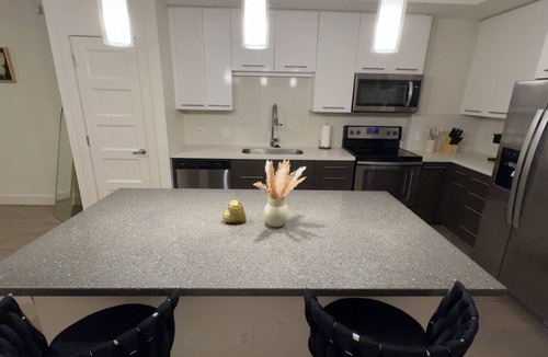 Midtown Apartment | Luxury Midtown Stay w/Stunning Skyline Views