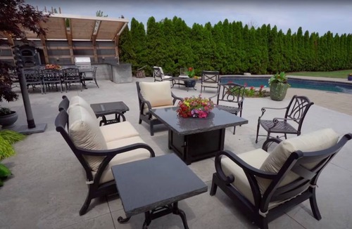 Grimsby House | Luxury Million $ Lakefront Estate House - Swimming Pool - Bed and Breakfast