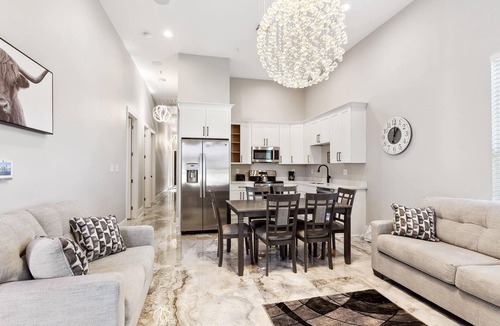 Tulane - Gravier House | Luxury Mini Mansion: Near French Quarter