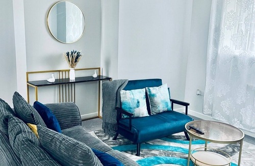 Wainscot Apartment | Luxury Mini Penthouse, Strood