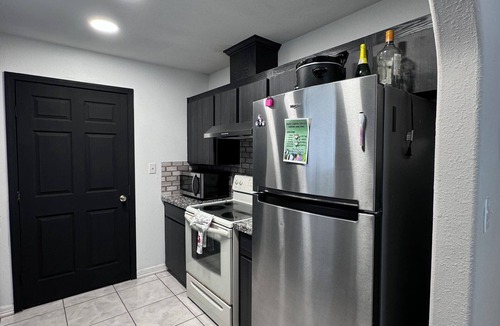 Donna House | Luxury Mint Entire Home 3bd -2 bath