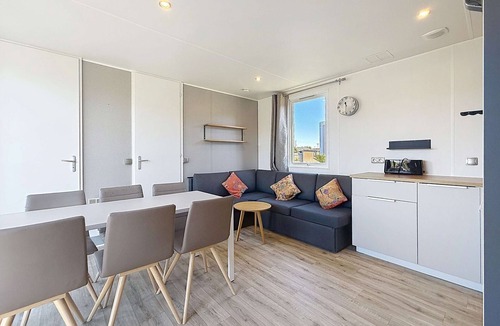 Jullouville-les-Pins House | Luxury Mobile Home, 3BR, Near Beach, Heated Pool, Gym, WiFi