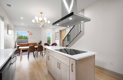 Charlotte Park House | Luxury modern 3bd/3ba, sauna, EV charger, 15mi BNA 7mi Broadway 6mi Vandy
