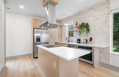 Charlotte Park House | Luxury modern 3bd/3ba, sauna, EV charger, 15mi BNA 7mi Broadway 6mi Vandy