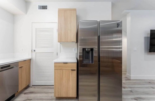 Westlake House | Luxury Modern 3BR Retreat | Sleeps 8!