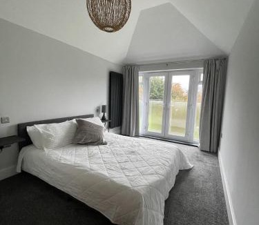 St Albans Apartment | Luxury modern apartment with free private parking