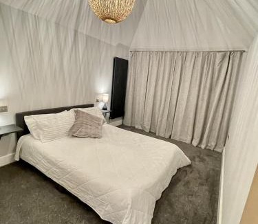 St Albans Apartment | Luxury modern apartment with free private parking