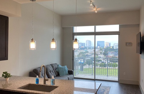 North Dallas Apartment | Luxury, modern apartment with city views. 10 minutes from Downtown Dallas!