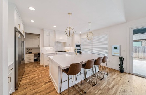 Bixby House | Luxury Modern Getaway South Tulsa, Full Gym, Arcade, Surround Sound, Fire Pit,