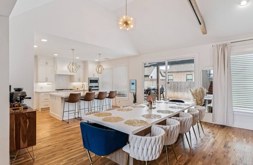 Bixby House | Luxury Modern Getaway South Tulsa, Full Gym, Arcade, Surround Sound, Fire Pit,