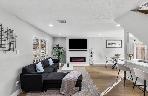 Northeast Houston House | Luxury Modern Home Minutes Away from Beltway 8
