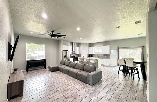 Eastside Promise Neighborhood House | Luxury Modern Home Frost/Freeman/Pearl/Riverwalk