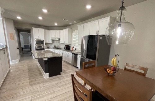 Humble House | Luxury Modern Home With Backyard Oasis ~ Near IAH
