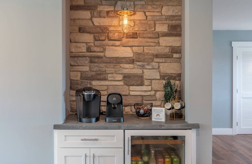 Seaside House | Luxury modern home with backyard and golf simulator!