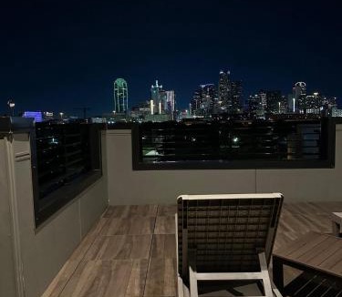 Cedars Apartment | Luxury Modern King Bed Heart Of Downtown Dallas