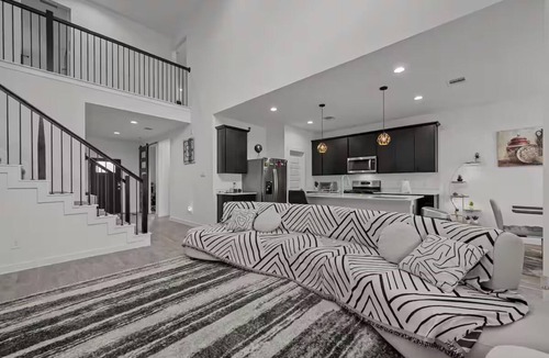 Rosenberg House | Luxury Modern & Spacious Retreat