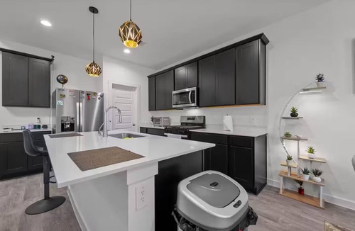 Rosenberg House | Luxury Modern & Spacious Retreat